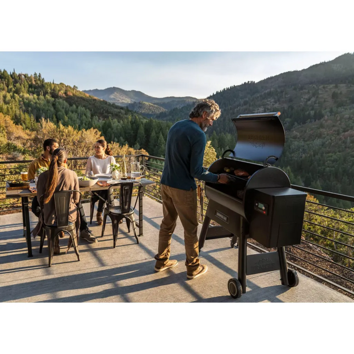 Traeger Ironwood 885 Wood Pellet Grill