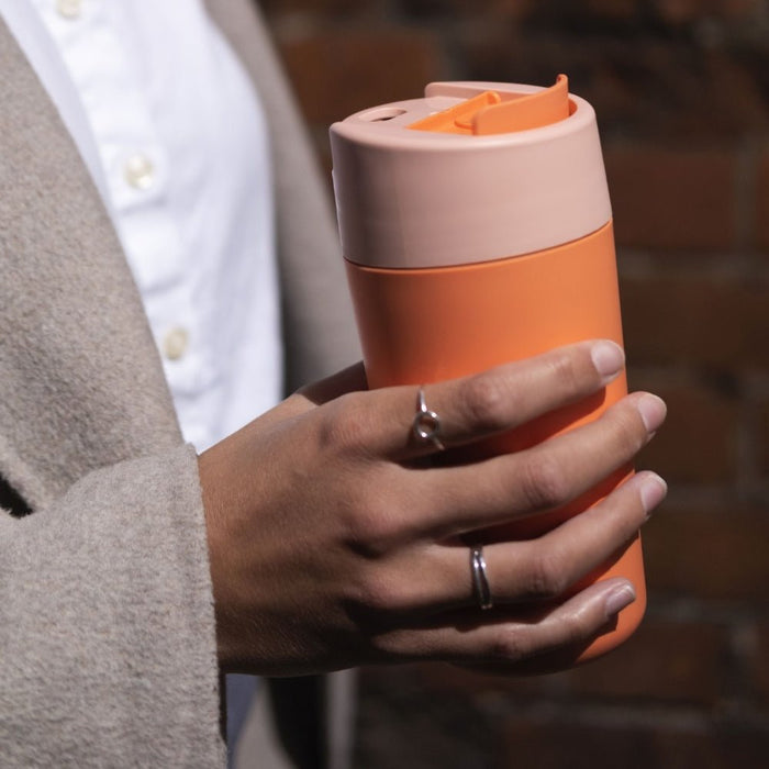 Joseph Joseph Sipp™ Travel Mug with Hygienic Lid Large 454ml - Coral - Gourmet Gear