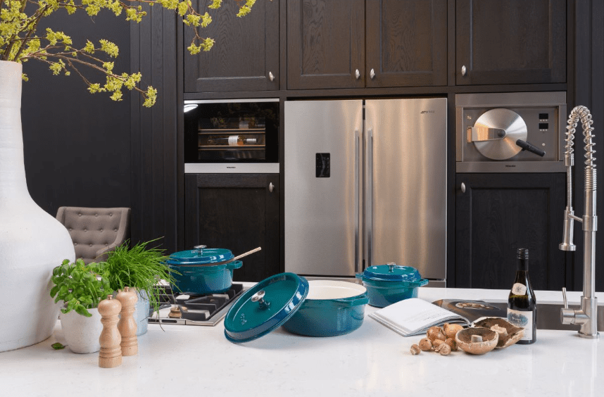 Sola Cast Iron Casserole 24cm - 3.2L - Gourmet Gear